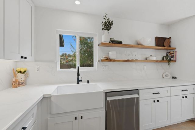 2610 Chestnut Ave, Carlsbad, CA 92010