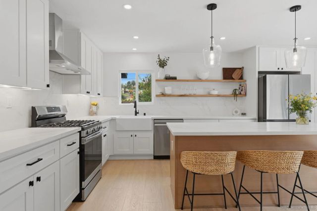 2610 Chestnut Ave, Carlsbad, CA 92010