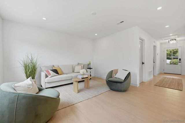 2610 Chestnut Ave, Carlsbad, CA 92010