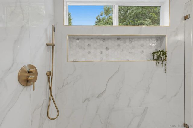 2610 Chestnut Ave, Carlsbad, CA 92010