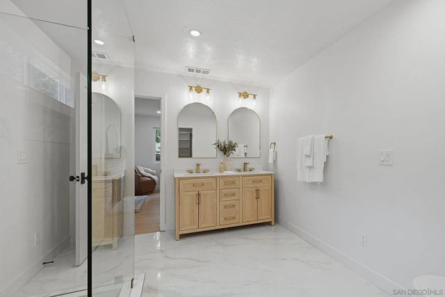2610 Chestnut Ave, Carlsbad, CA 92010