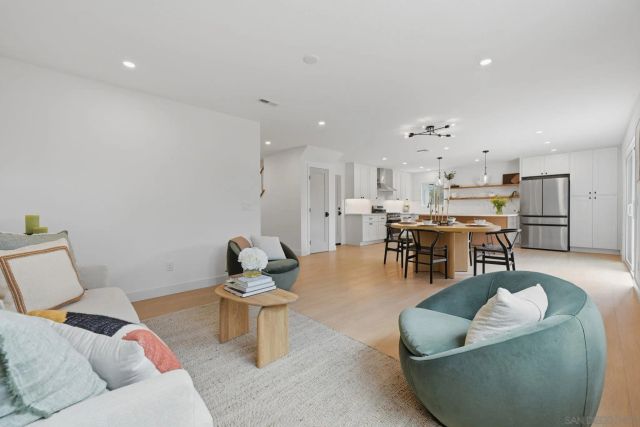 2610 Chestnut Ave, Carlsbad, CA 92010