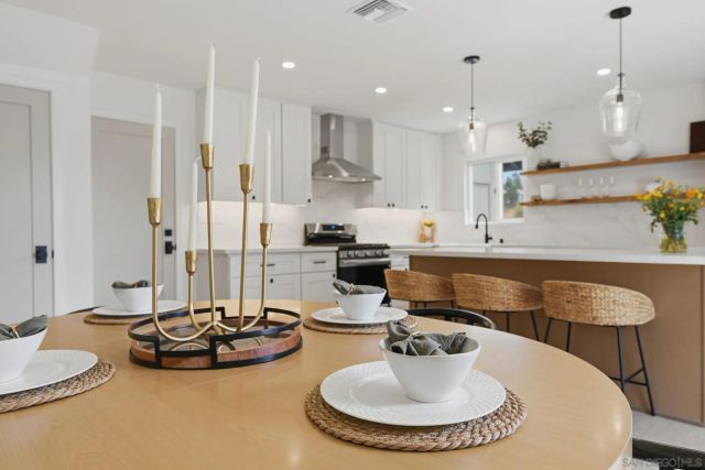 2610 Chestnut Ave, Carlsbad, CA 92010