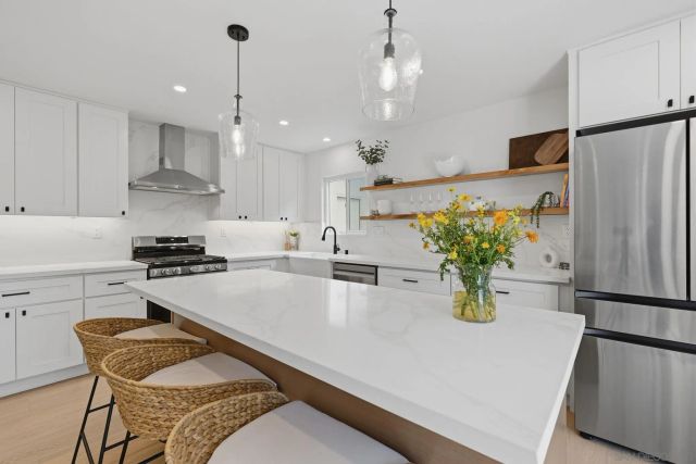 2610 Chestnut Ave, Carlsbad, CA 92010
