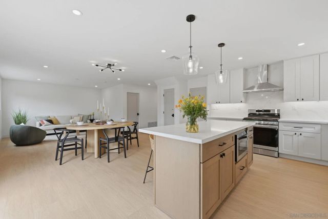 2610 Chestnut Ave, Carlsbad, CA 92010