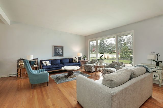 2811 Cherry Lane, Northbrook, IL 60062