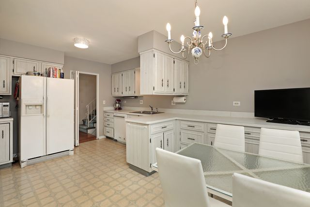 2811 Cherry Lane, Northbrook, IL 60062