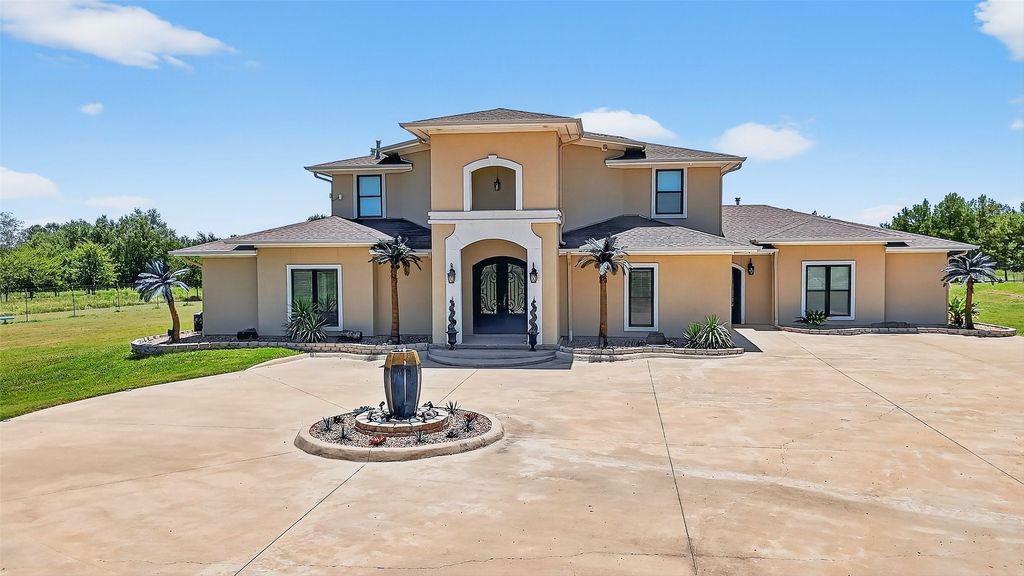 930 CR 1305, Savoy, TX 75479