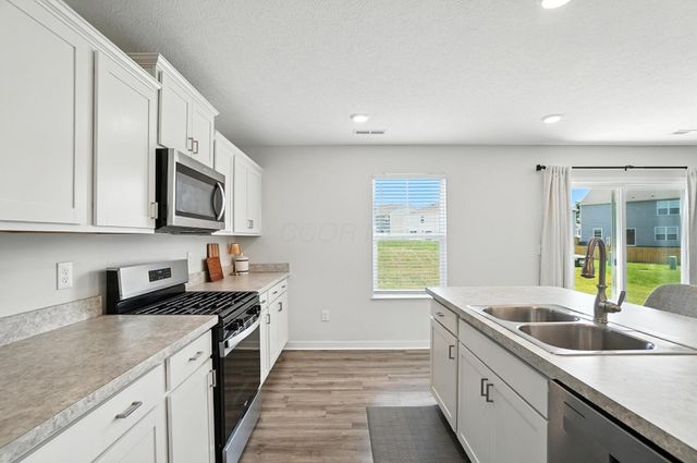 530 Hemingway Avenue, Lithopolis, OH 43136