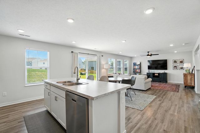 530 Hemingway Avenue, Lithopolis, OH 43136