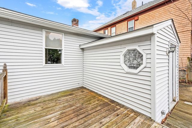 298 Collette St, New Bedford, MA 02746