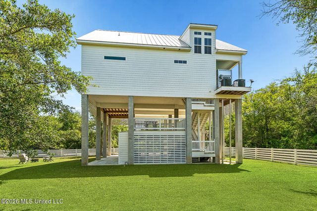 1526 Dunbar Avenue, Bay Saint Louis, MS 39520