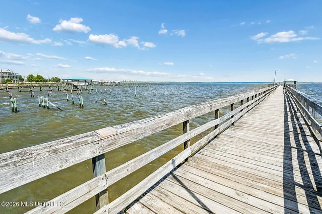 1526 Dunbar Avenue, Bay Saint Louis, MS 39520