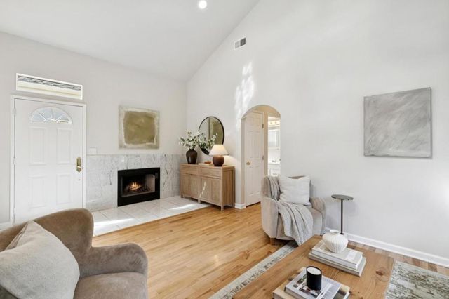 280 College Avenue, Mountain View, CA 94040