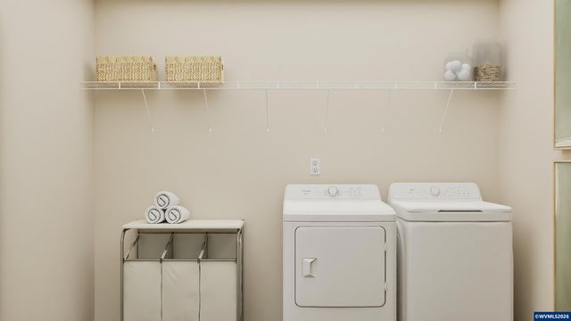 1014 Drake Ln, Woodburn, OR 97071