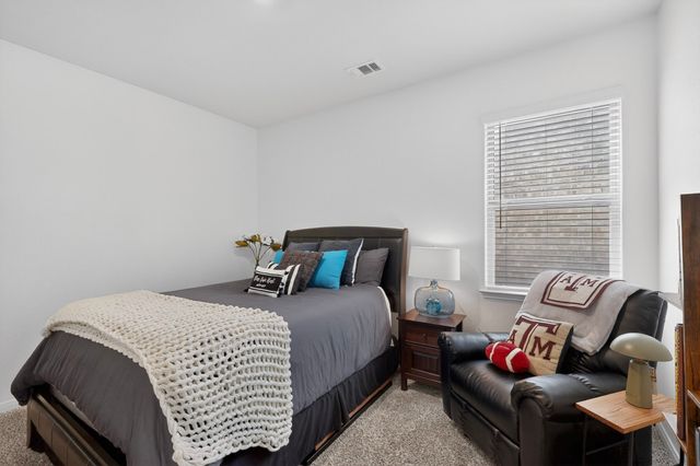 433 Cross Ridge Circle N, Fort Worth, TX 76120