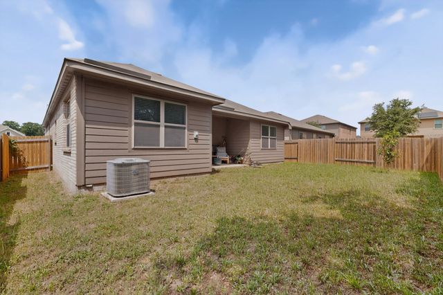 433 Cross Ridge Circle N, Fort Worth, TX 76120
