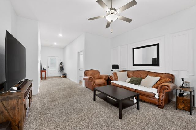 433 Cross Ridge Circle N, Fort Worth, TX 76120