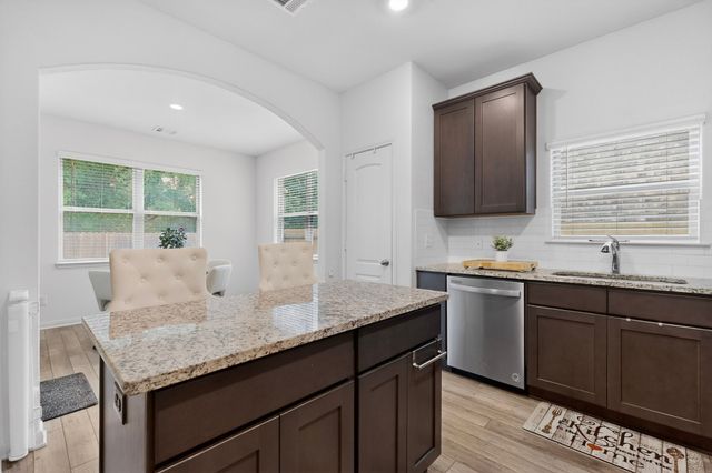 433 Cross Ridge Circle N, Fort Worth, TX 76120