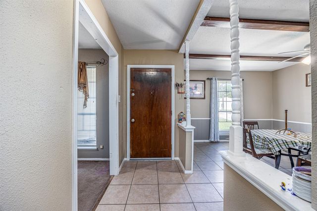 501 N Magnolia Street, Highlands, TX 77562