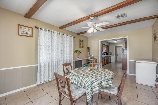 501 N Magnolia Street, Highlands, TX 77562