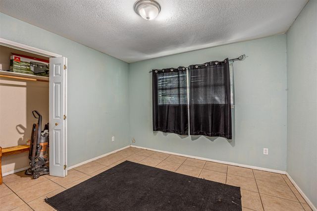 501 N Magnolia Street, Highlands, TX 77562