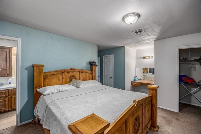 501 N Magnolia Street, Highlands, TX 77562