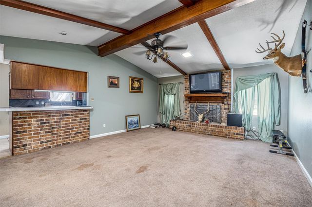 501 N Magnolia Street, Highlands, TX 77562