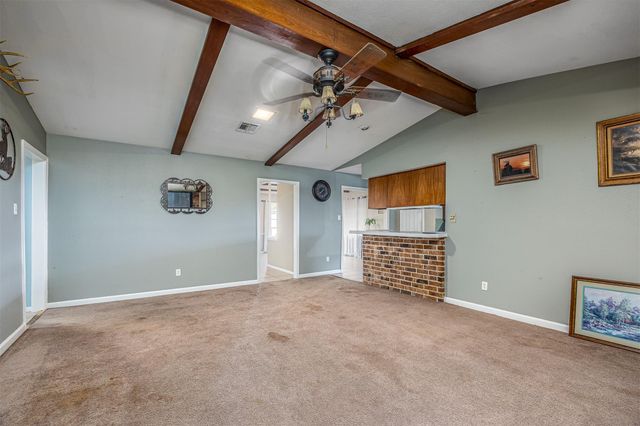 501 N Magnolia Street, Highlands, TX 77562