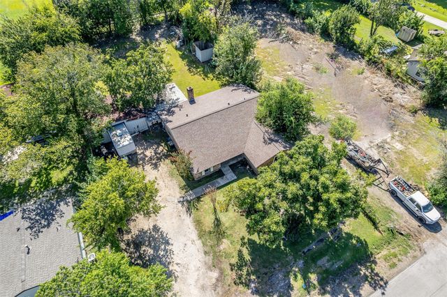501 N Magnolia Street, Highlands, TX 77562