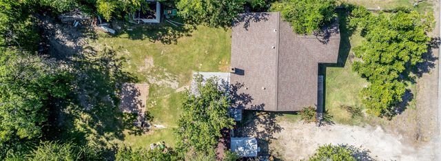 501 N Magnolia Street, Highlands, TX 77562