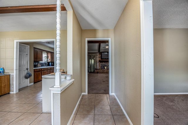 501 N Magnolia Street, Highlands, TX 77562