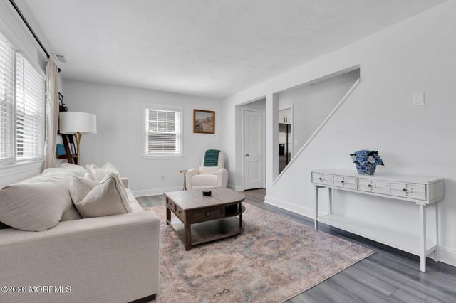 11 Borden Street, Shrewsbury Boro, NJ 07702