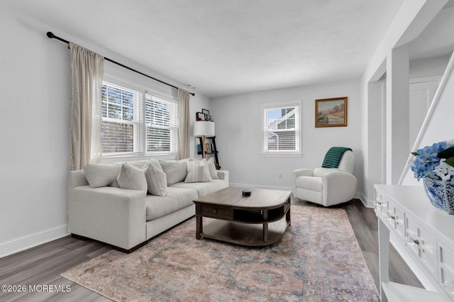 11 Borden Street, Shrewsbury Boro, NJ 07702