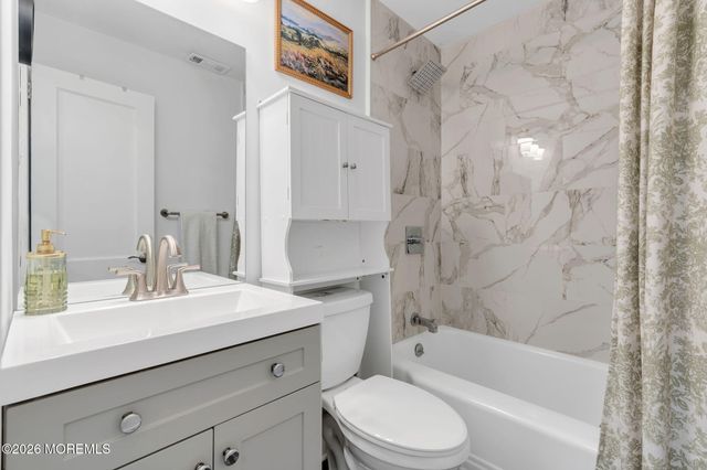 11 Borden Street, Shrewsbury Boro, NJ 07702