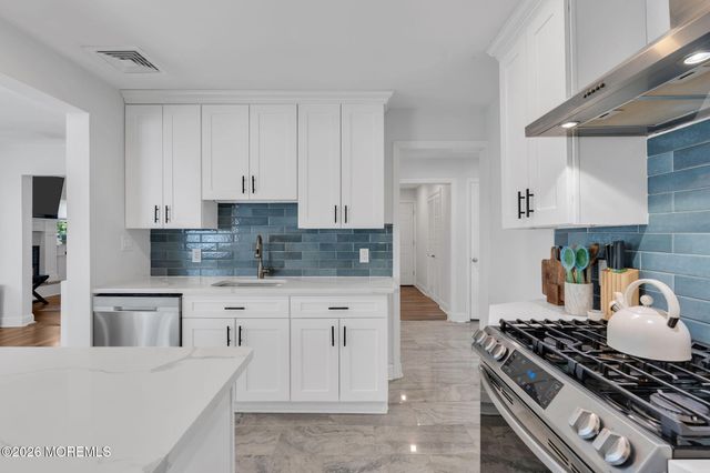 11 Borden Street, Shrewsbury Boro, NJ 07702