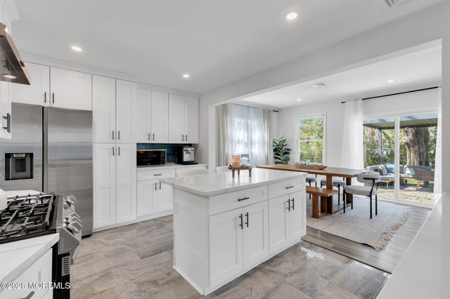 11 Borden Street, Shrewsbury Boro, NJ 07702