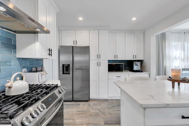 11 Borden Street, Shrewsbury Boro, NJ 07702