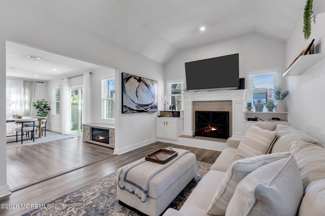 11 Borden Street, Shrewsbury Boro, NJ 07702