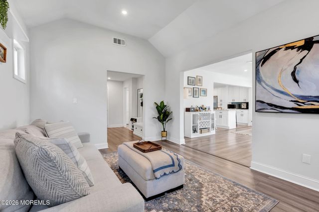 11 Borden Street, Shrewsbury Boro, NJ 07702