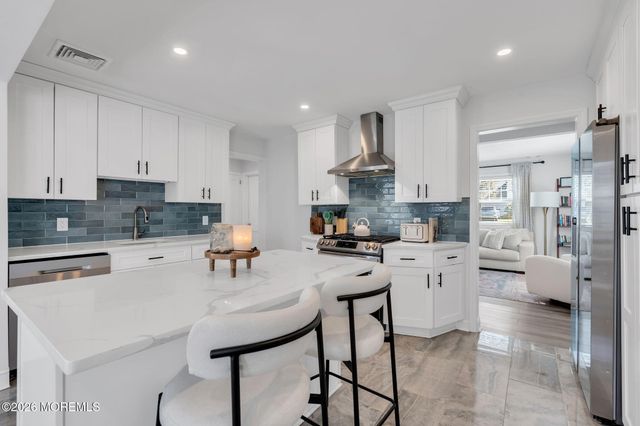 11 Borden Street, Shrewsbury Boro, NJ 07702