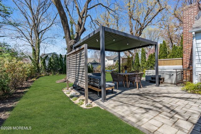 11 Borden Street, Shrewsbury Boro, NJ 07702