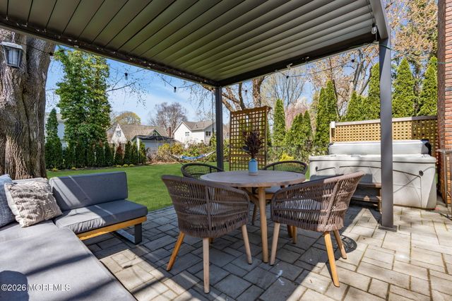 11 Borden Street, Shrewsbury Boro, NJ 07702