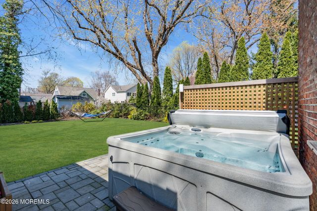 11 Borden Street, Shrewsbury Boro, NJ 07702