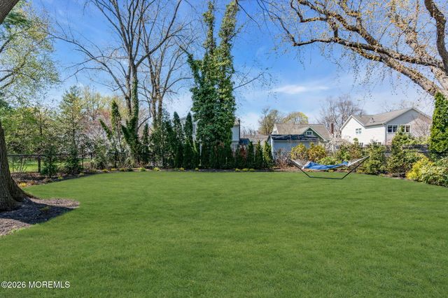 11 Borden Street, Shrewsbury Boro, NJ 07702