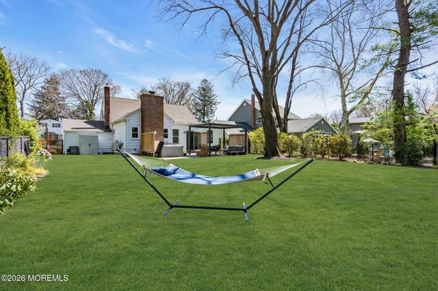 11 Borden Street, Shrewsbury Boro, NJ 07702