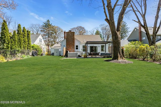 11 Borden Street, Shrewsbury Boro, NJ 07702