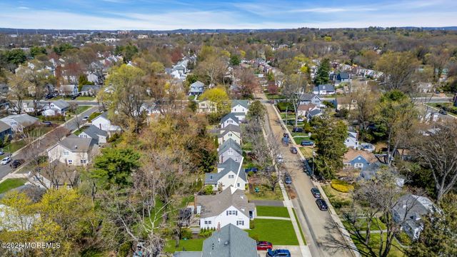 11 Borden Street, Shrewsbury Boro, NJ 07702