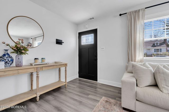 11 Borden Street, Shrewsbury Boro, NJ 07702