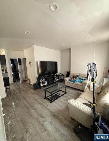 286 6th Street, Haledon, NJ 07508